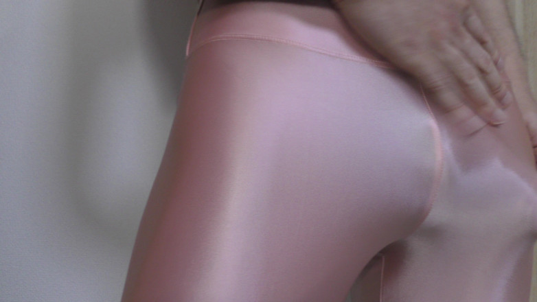 LovePantyBoy: Melancap dengan bingkap spandeks merah jambu