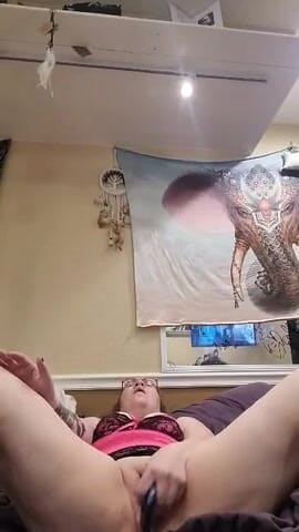 Daddyspinkbeauty: Having some fun with my toy.