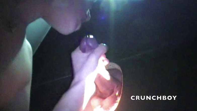 FRENCH AMATORS SEXTAPES: Twink sexy chupado por mayores en glory agujeros y follando...