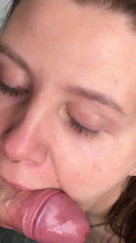 Sexy Kráska MILF Dává Hluboké Kouření K Snídani V Kuchyni Jedno Ráno - POV Domácí - Lovessie
