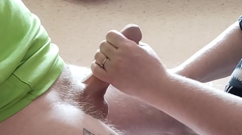 Zona901: A master class from a milf on jerking off a...