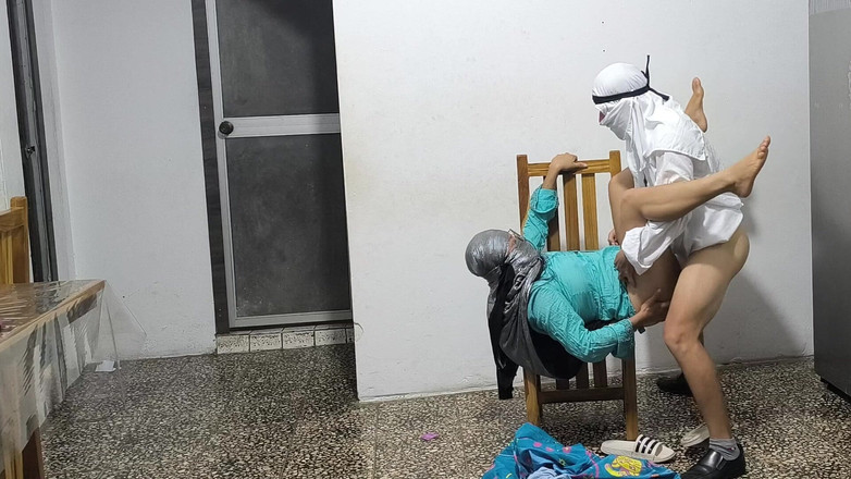 NEGRITA SEXY: 牧師が祝福してくれて、家の中でセックスするんだ!