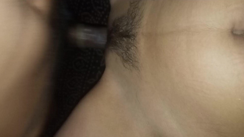 Couple Masti: Индийская горячая подруга и бойфренд занимаются сексом в отеле без презерватива и сосут хуй