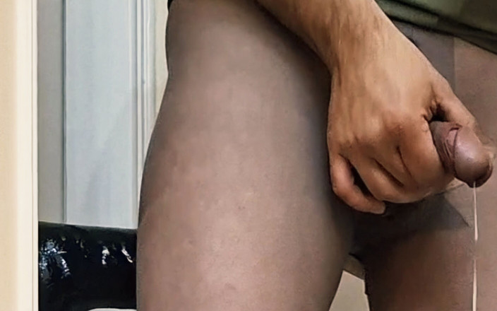 covo_sissy_cross: 私は熱いジュースを飲んでいます...