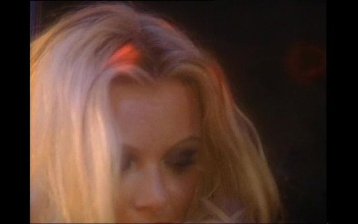 Cinema X: Smyslná MILF Lapdancer ošukaná a vystříkaná na nohy s vysokými...