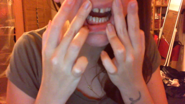 Nicoletta Embassi: Mouth Exploration