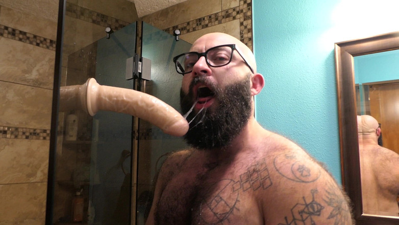 TripleXTransMan: Đào tạo đút sâu vào cổ họng