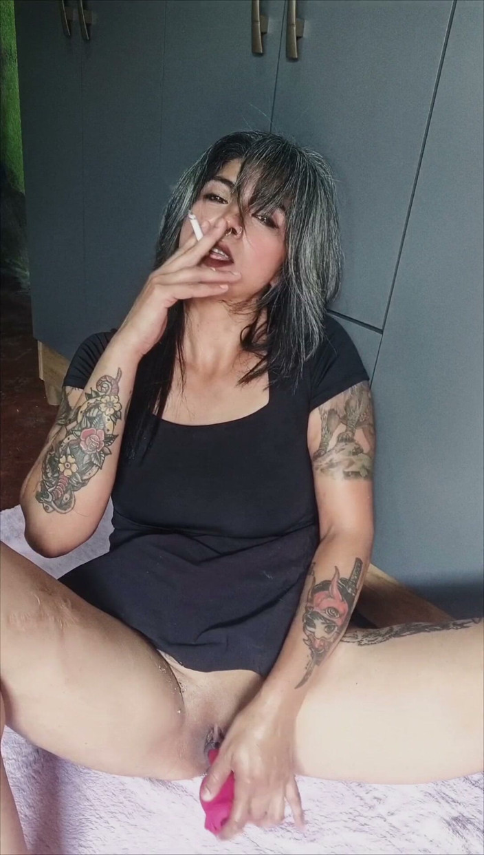 Casia Castro: Smoke And Deep – Se mig knulla mig medan jag röker