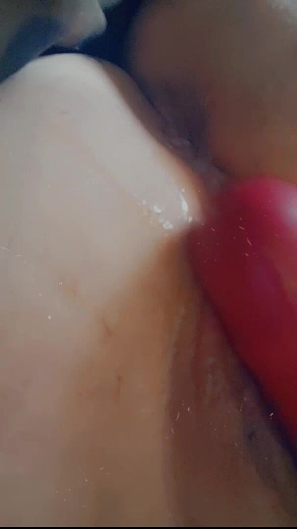 ILOVECHOCL8: Ich probiere meine eigene muschi