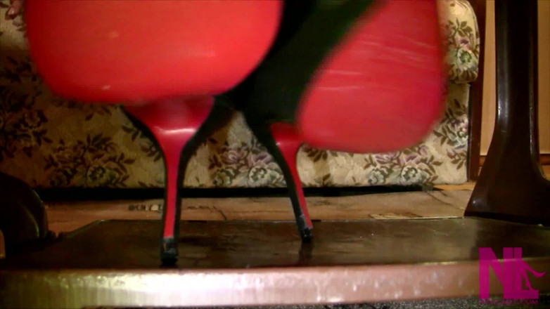Nyllady: Vintage_sewing on My Granny's Old Singer Sewing Machine in Black...