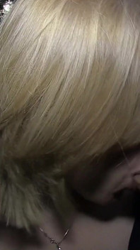 MILF swinger cum slampa fru kitty går på sitt första dogging -uppdrag