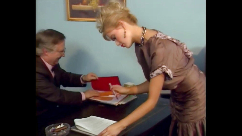 Vintage Climax: Zwei verführerische brünette milfs ficken glücklichen typen