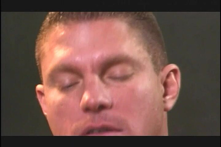 Hot Girlz: 小奶子别致被肌肉发达的rick填满