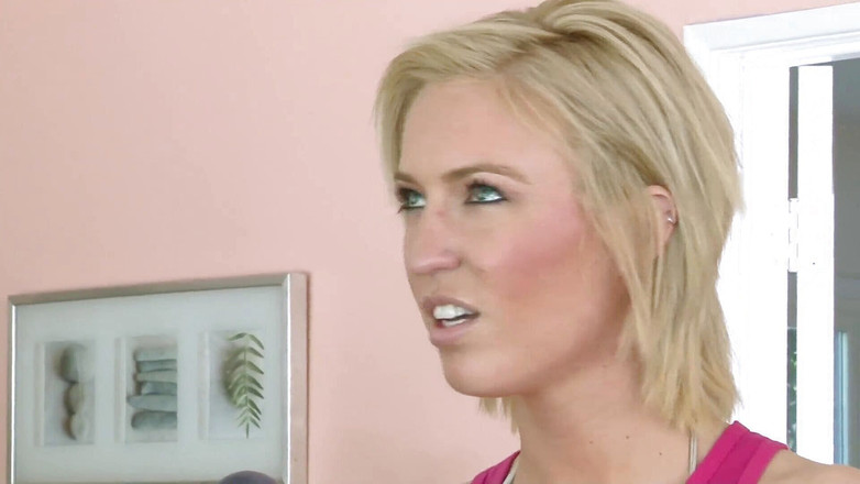 Dark Alley Orgy: Прекрасні блондинки мамки отримують подвійне проникнення в дивовижній оргії