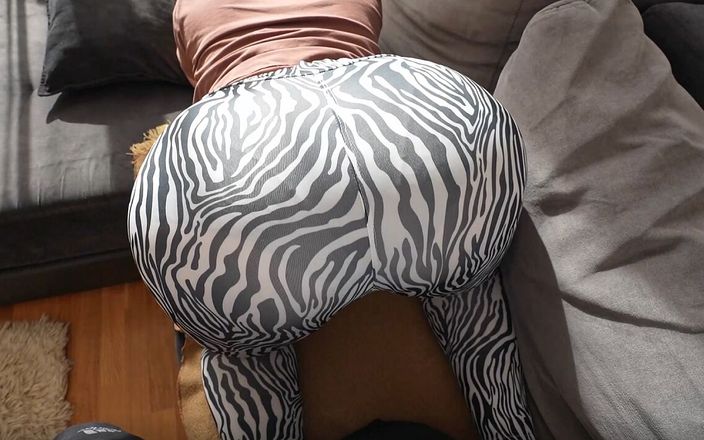 Booty_assx: Step Sister with a Big Ass Hints at Sex and...