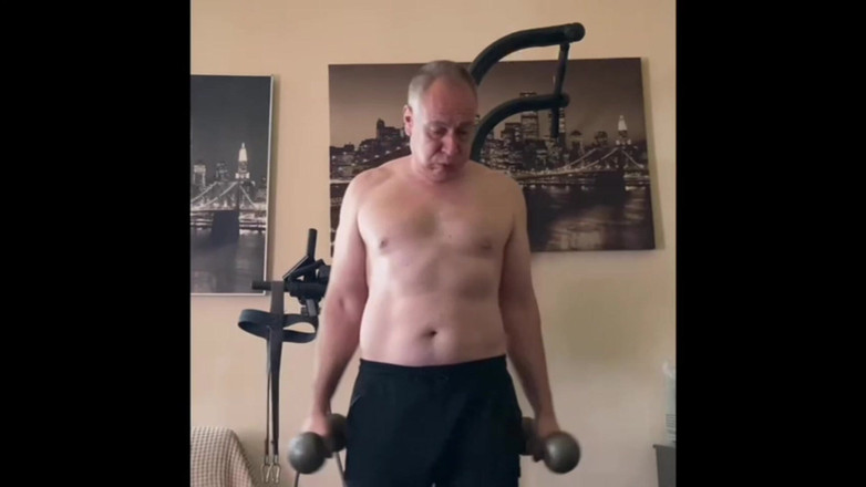 Alex Igogo: 자위와 헬스장