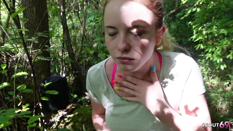 Scout69: La ragazza tedesca rossa con gli occhi verdi parla con...