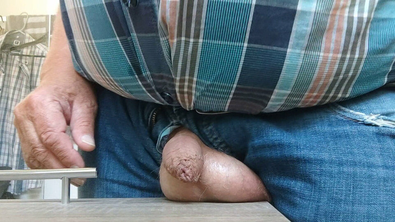 Karlchengeil: Puxando pau, espirrando minhas bolas em uma mesa,