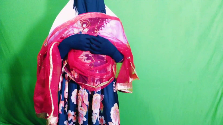 Indian-village-Pariah: La chica caliente le dio al propietario algo en lo...