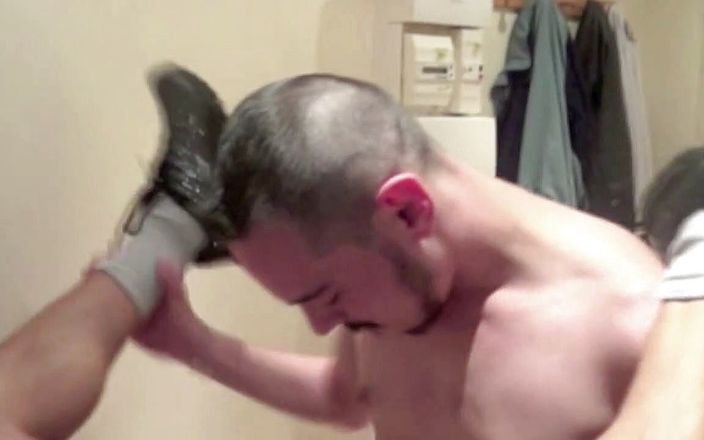 Crunch Boy: Muscle gay bottom used by arab with feet domination