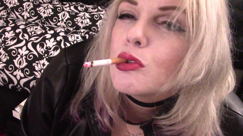Smoke Temptress Annie Vox - Smoking Fetish: Marlboro red dangling smoke