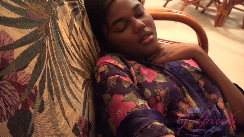 ATK Fans (Girlfriends): Ebony first timer takes massive facial