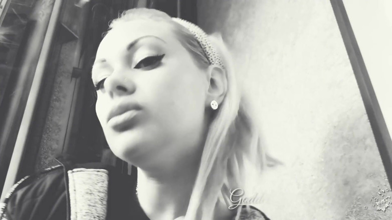 Goddess Misha Goldy: Total smokerizing