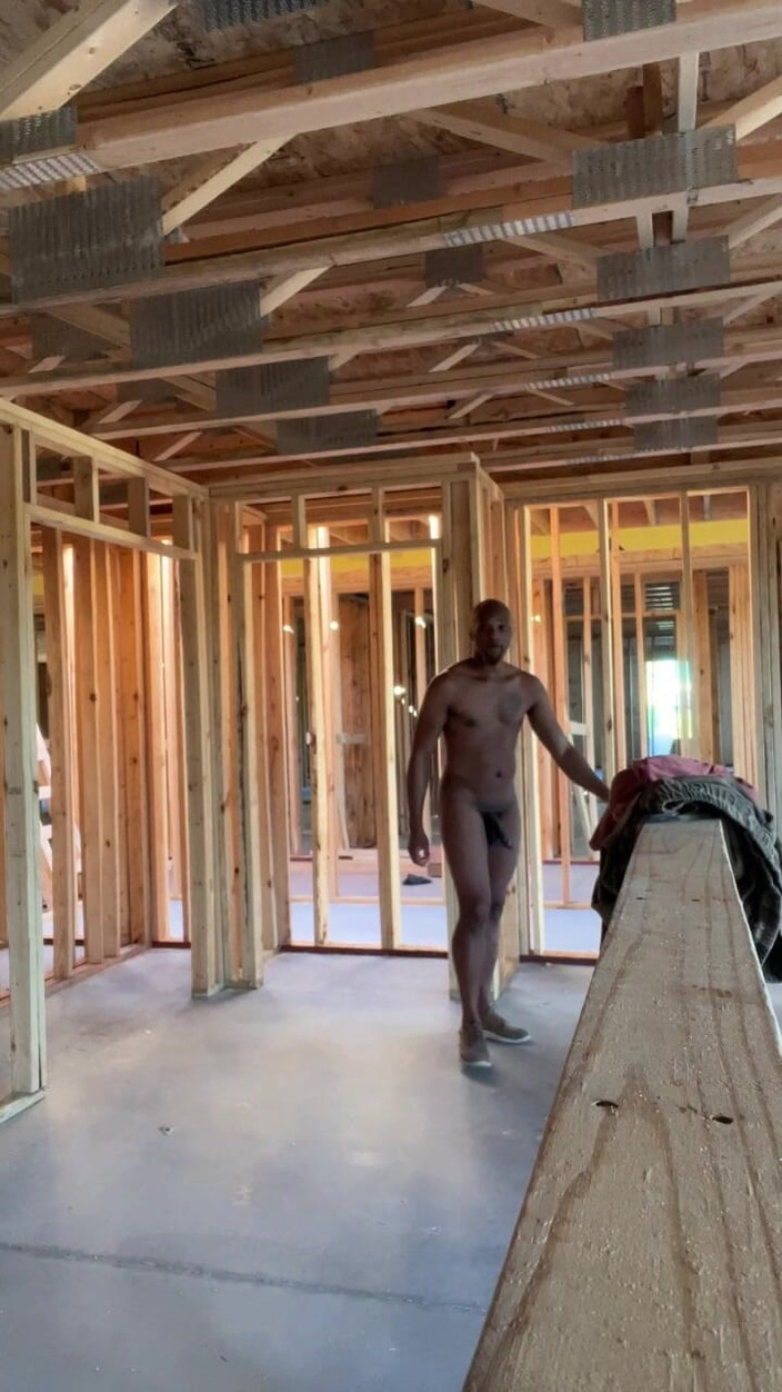 Kennie Jai: Kennie jai khỏa thân trong outoor!