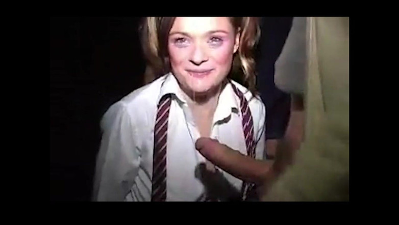 Creampie Clinic: Маленька школярка йде блядування