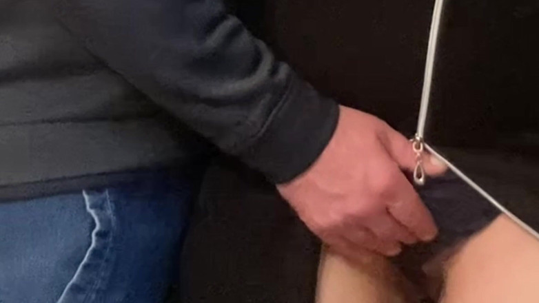 Niki studio: Wow! Brudne nieznajome palce pocierają moją cipkę w metrze