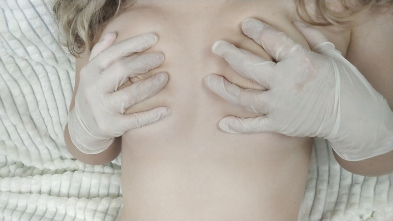 Cherryonthecake231: ラテックス手袋で大きな乳首で遊ぶ