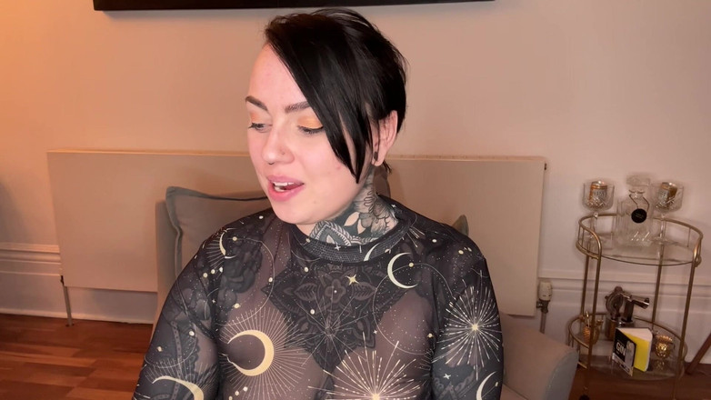 Miss Valentina: Membilas toilet manusiaku