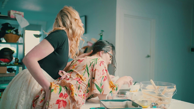 CharlieForde: Nướng cho tôi một chiếc bánh với Charlie Forde, Chasey...