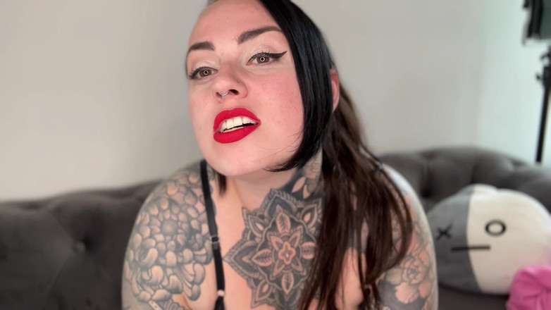 Miss Valentina: Încornorat pentru pederastul