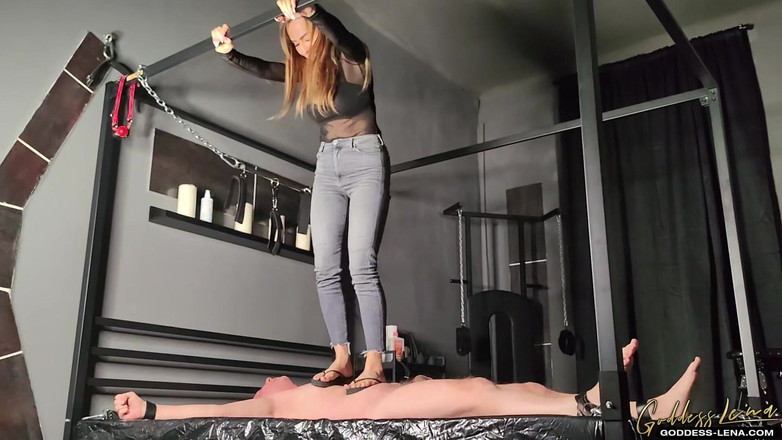 Goddess Lena: Šlapání se žabkami