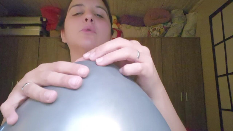 Bunny Looner: Mengusik dan Pop Belon Halloween yang dikongkek Oxydized - Bunny Looner [lowres]