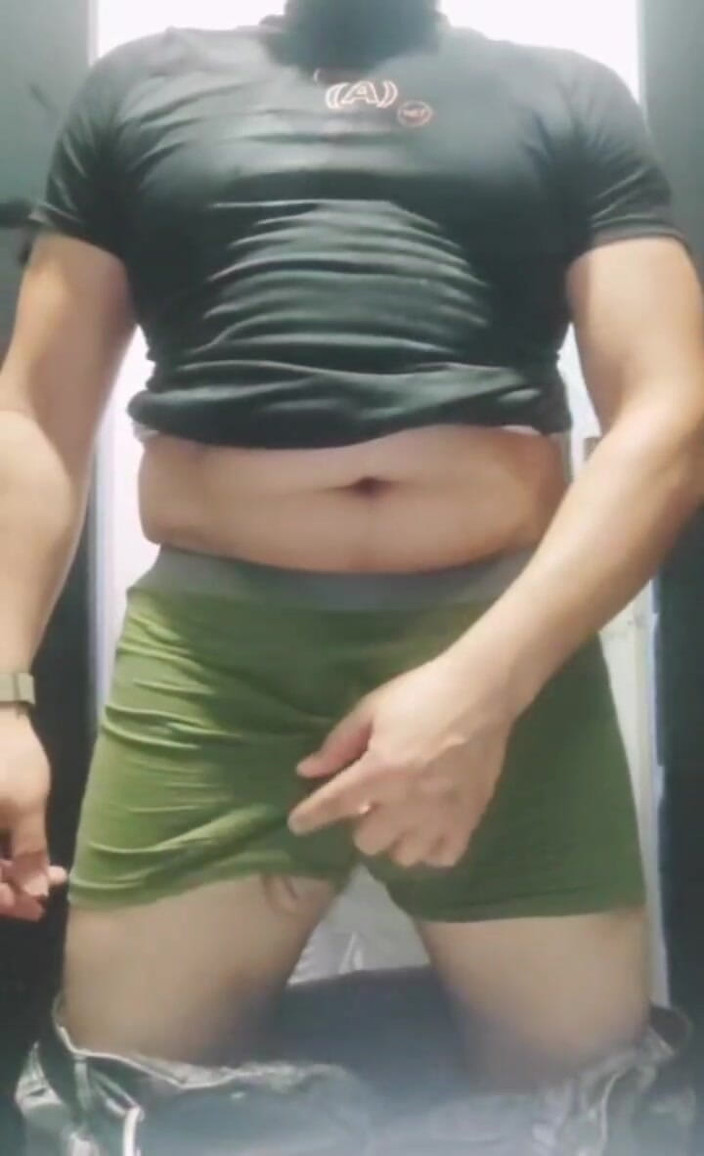 EgyptianStallion82: Voyez mon muscle et ma grosse bite