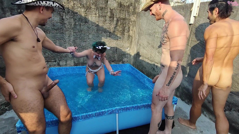 Candy Kush: Молочна корова Candy Crush 4 на 1 з питтям сечі та лактацією