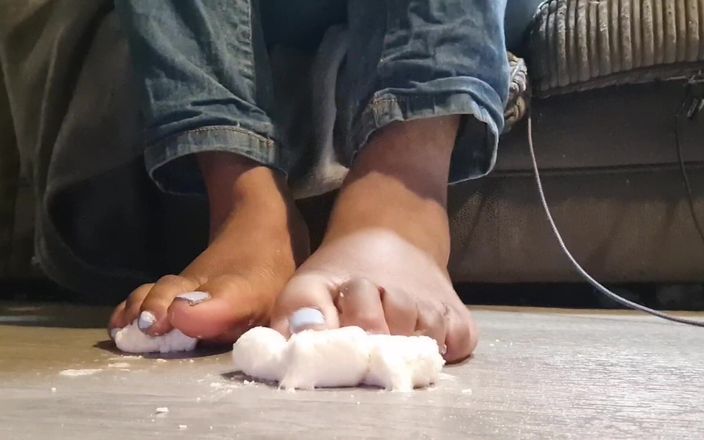 Simp to my ebony feet: Marshmallow feet