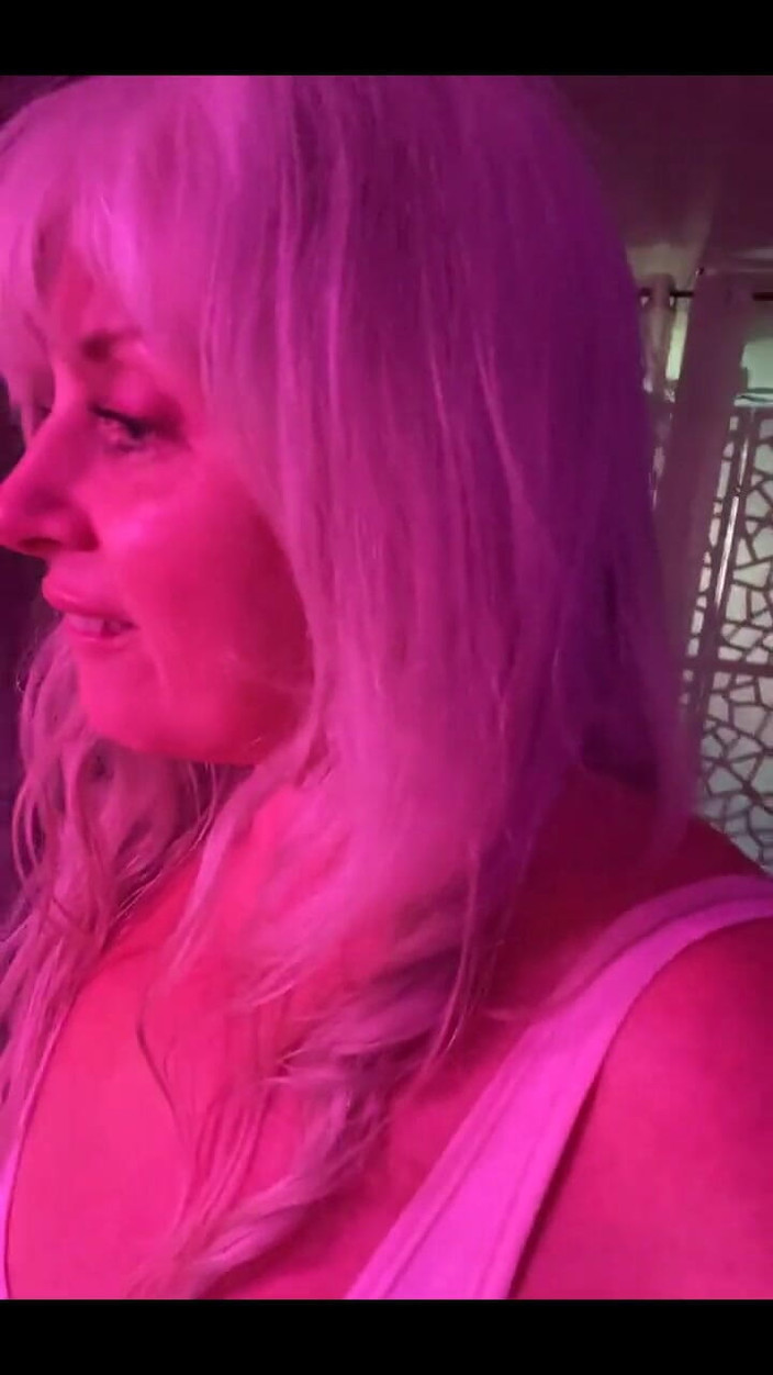 PaintedRose: Soupeři Dvojčata Natáčení v zákulisí Nastavit scénu 1 Je to právě...