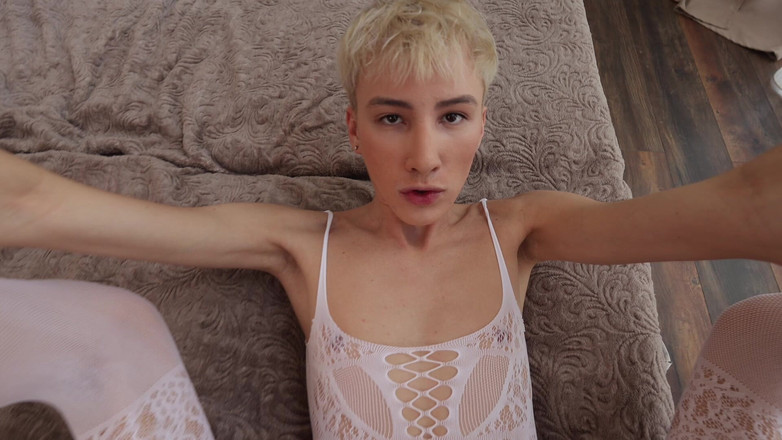 Sandro Jenner: Sissy Kluk Kouří Nevlastnímu Otci Péro a Bere Ho Do...