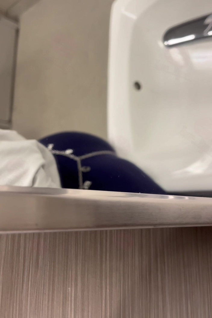 Anye Meshell: Pizdă cu pișare