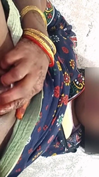 Indian desi bhabhi de la sat fingring în nevoie de futai cu o pulă mare