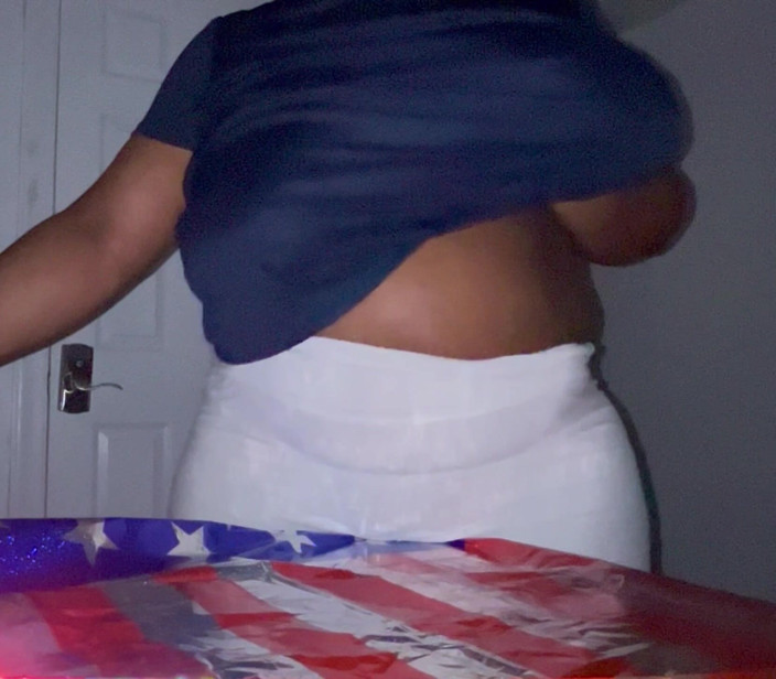 Anye Meshell: Humping 4 July!