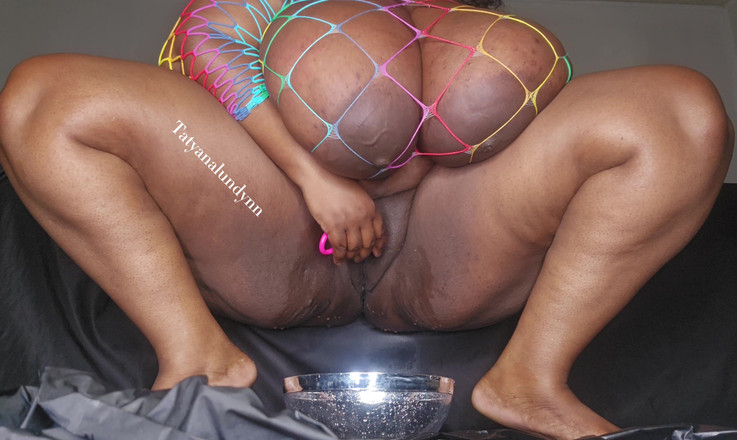 Tatyana Lundynn: 이 그릇에 시오후키하는 것을 지켜보는 지저분한, 시끄럽고, 흠뻑 젖어