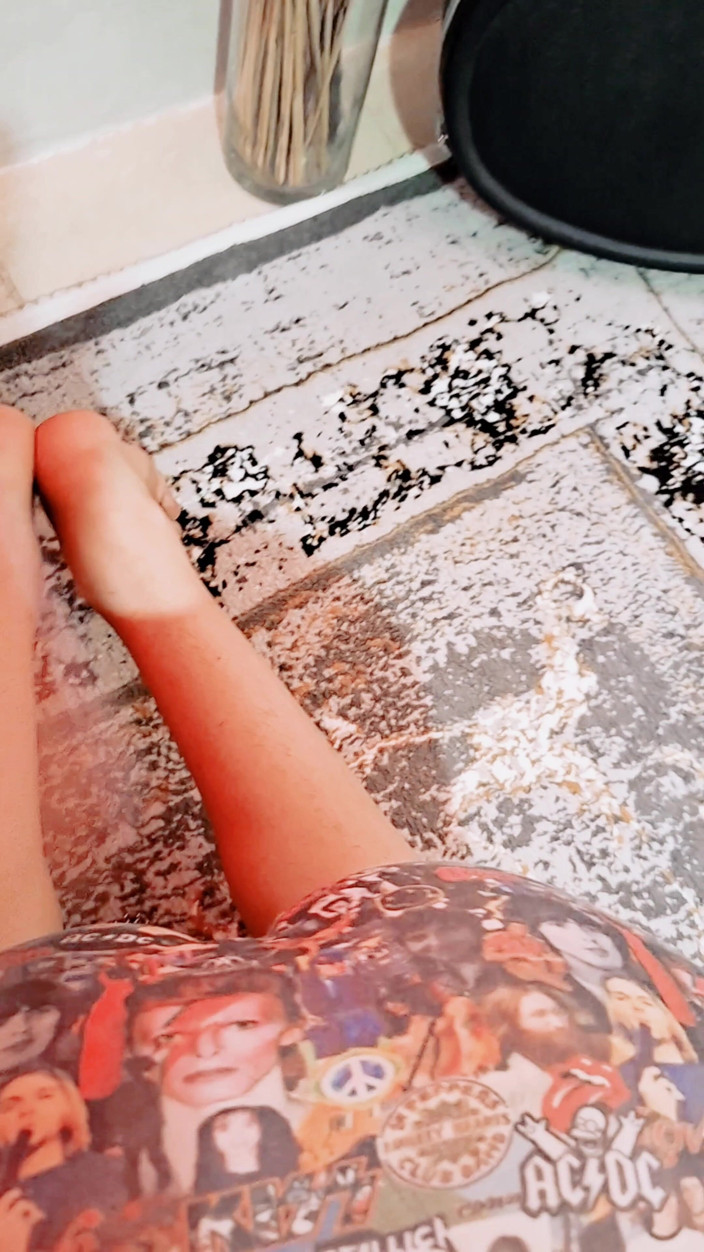 Miss lilith: Sahibe köle ayağını aşağılıyor ve yakalı yerli bdsm ile ayakkabı...