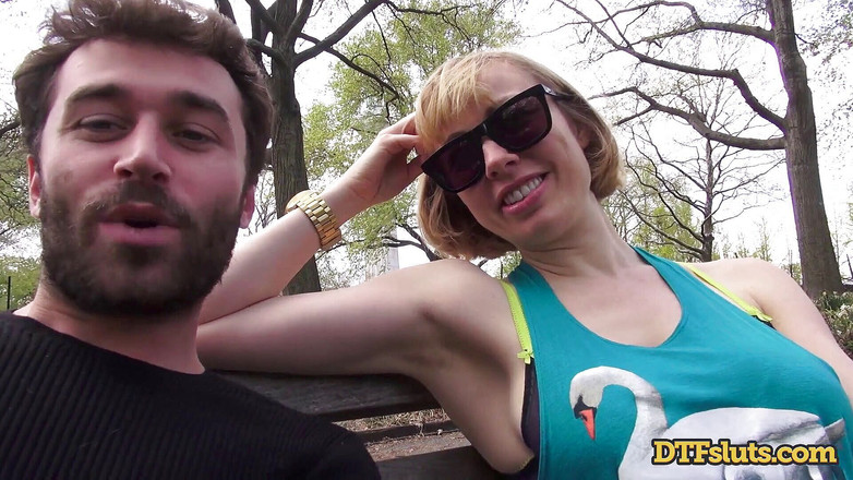 DTF Sluts: NYC'li büyük memeli sarışın sürtük