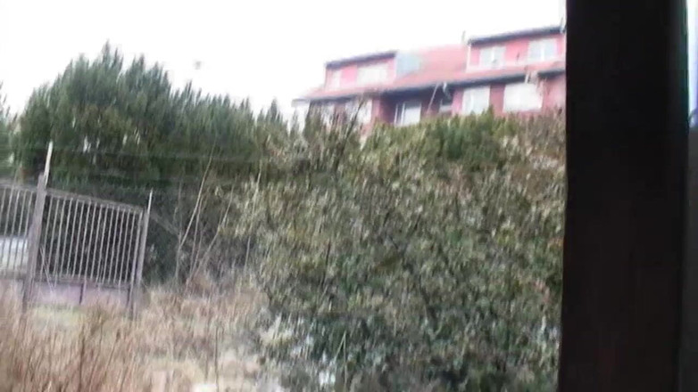 Rosen video productions: Freches brünettes schätzchen lutscht schwanz, bis er kommt