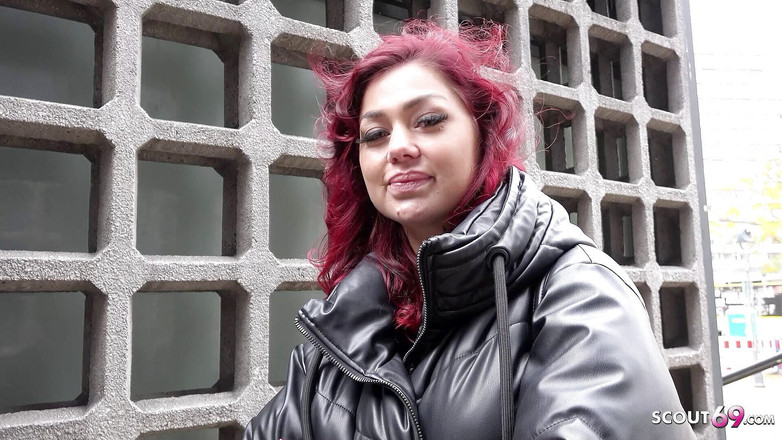 German Scout: Zrzavá teenagerka Ria Red vyzvedá a šuká na castingu v Berlíně