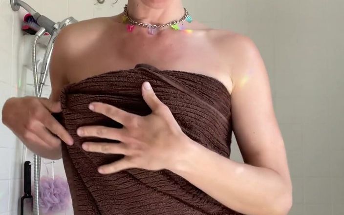 VibeWithMommy: अरे नहीं! क्या मैंने कहा कि तुम देख सकते हो?